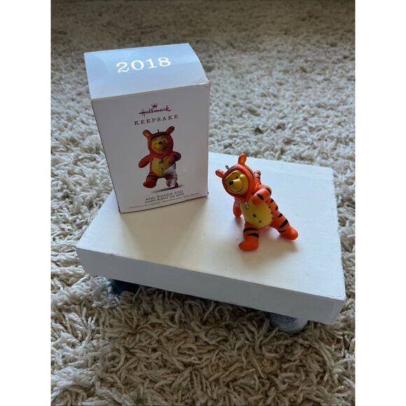 Winnie The Pooh 2018 Christmas Ornament In Tigger Costum - Picture 1 of 8